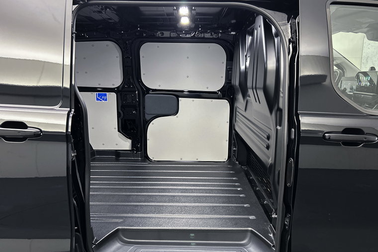 Vehicle Image 25