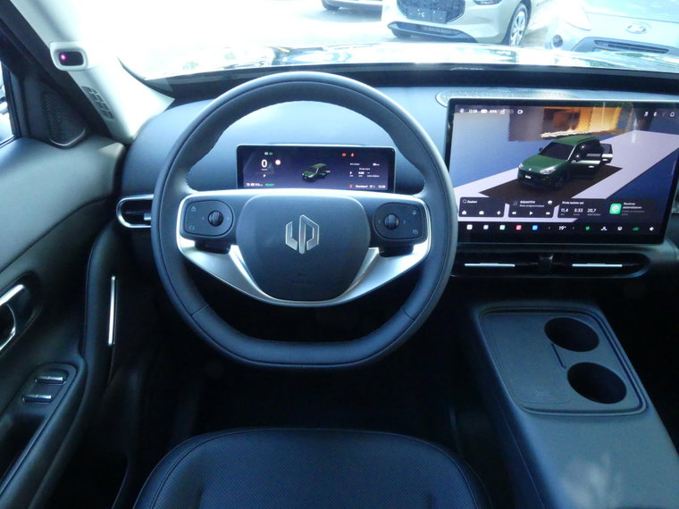 Vehicle Image 14