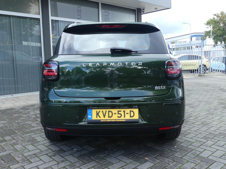Vehicle Image 6