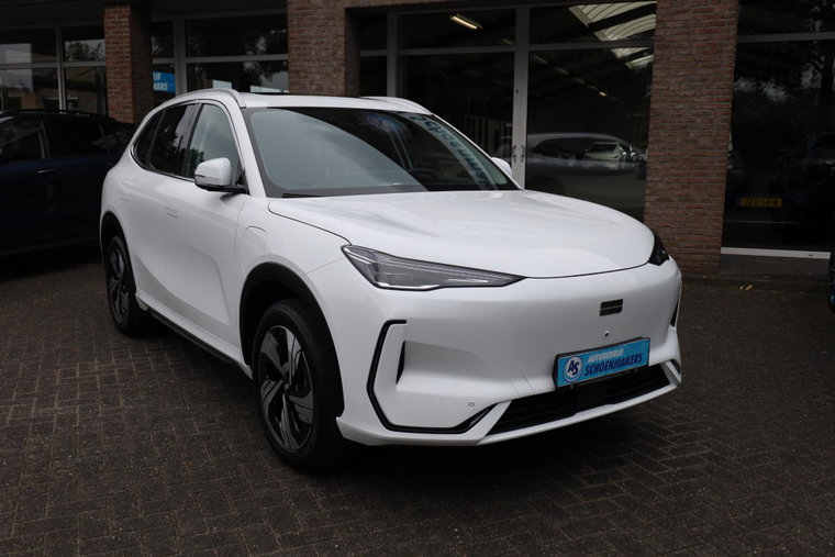 Vehicle Image 4
