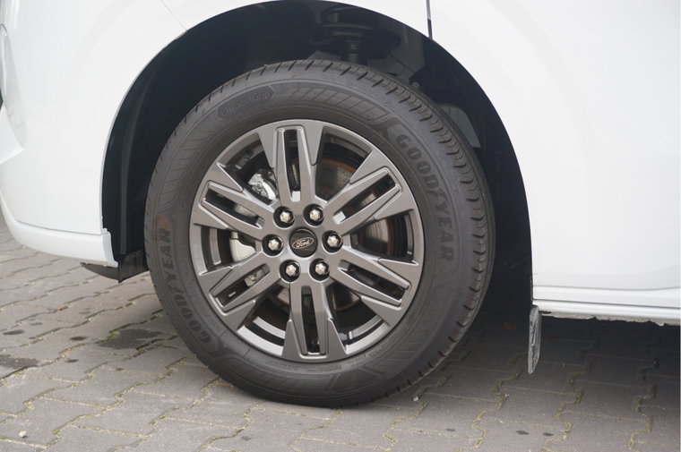 Vehicle Image 16
