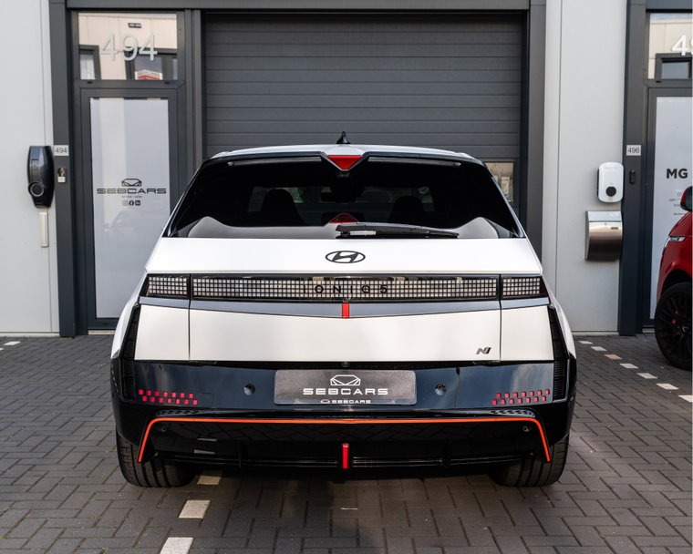 Vehicle Image 32