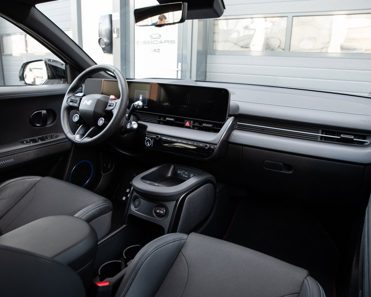 Vehicle Image 8