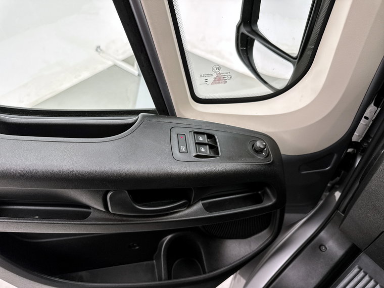 Vehicle Image 38
