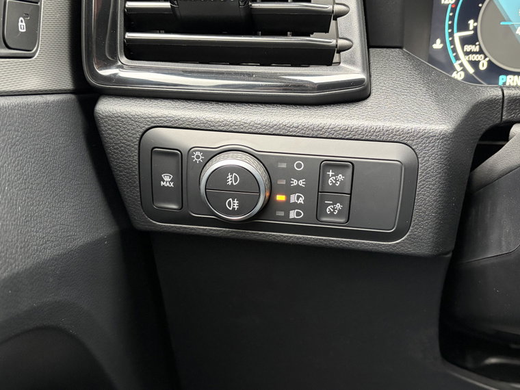 Vehicle Image 38