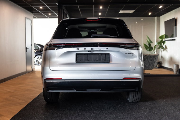 Vehicle Image 10