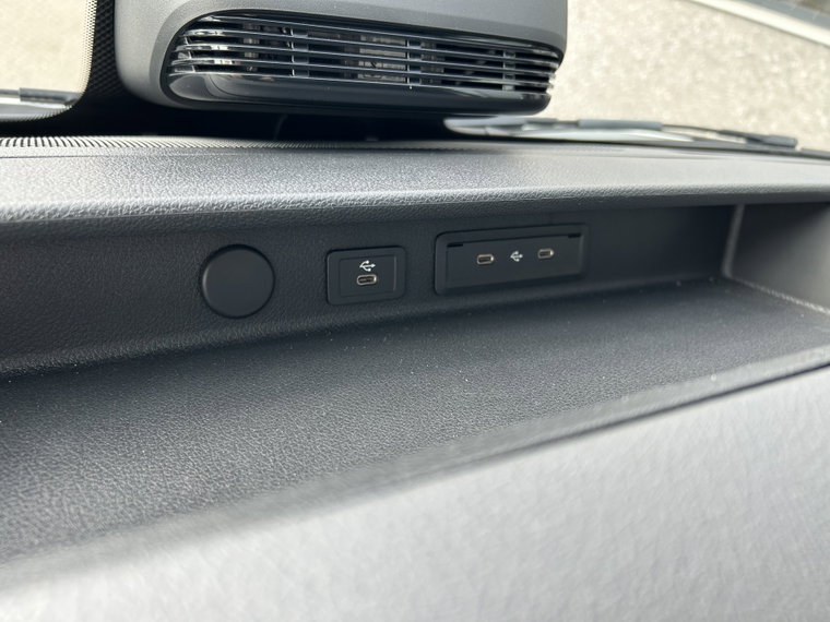 Vehicle Image 26