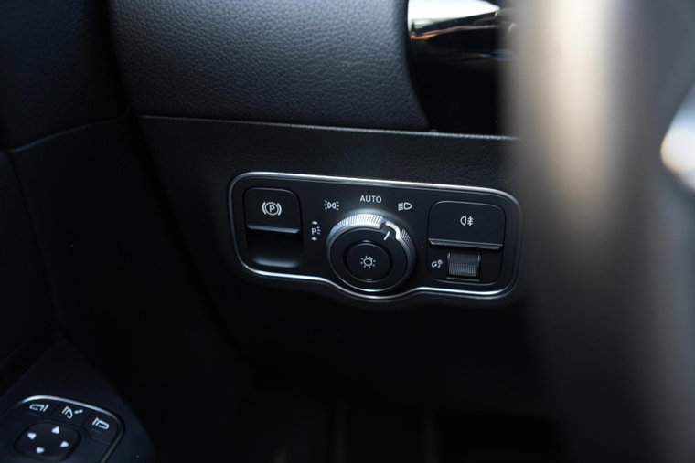 Vehicle Image 32