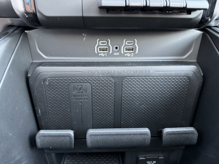 Vehicle Image 25
