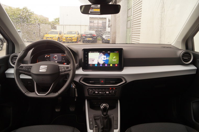 Vehicle Image 9