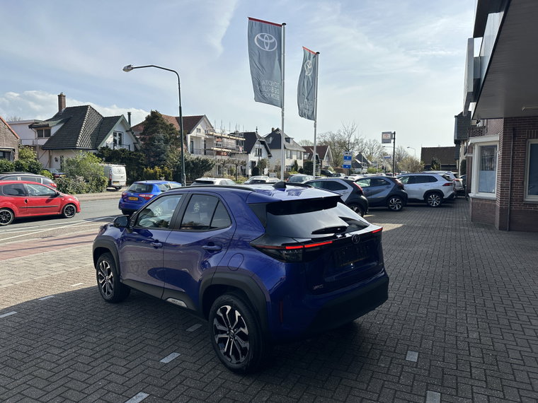 Vehicle Image 6