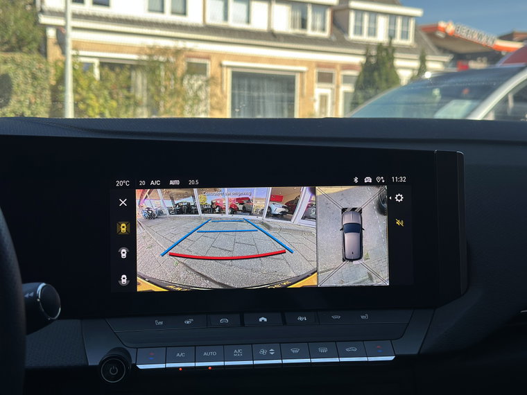 Vehicle Image 32