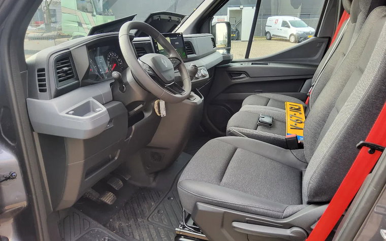 Vehicle Image 9
