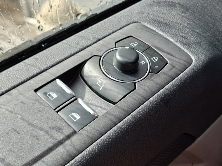 Vehicle Image 33