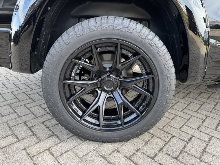 Vehicle Image 28