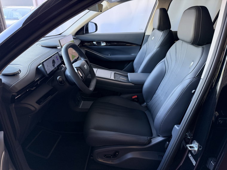 Vehicle Image 16