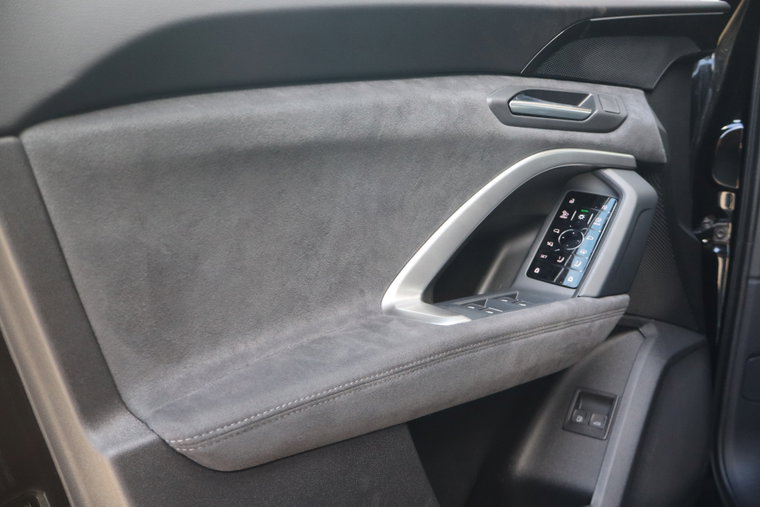Vehicle Image 30