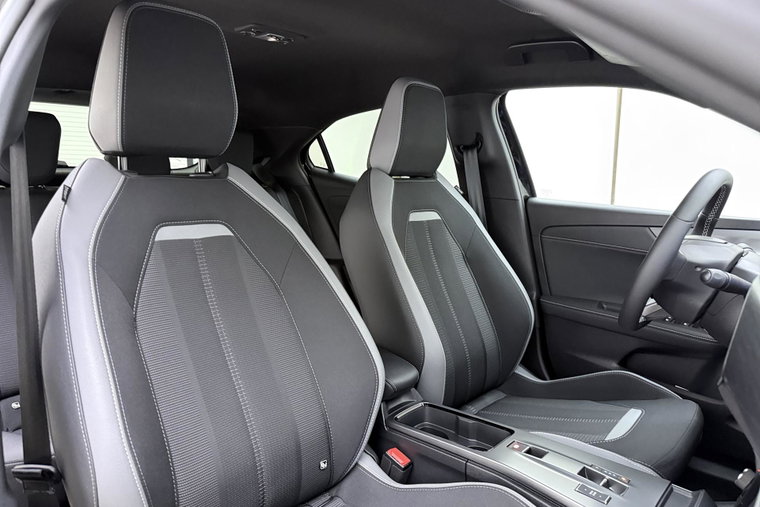 Vehicle Image 13
