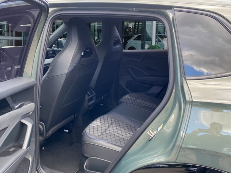 Vehicle Image 15