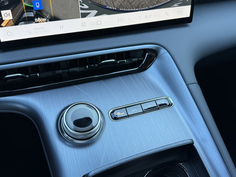 Vehicle Image 24
