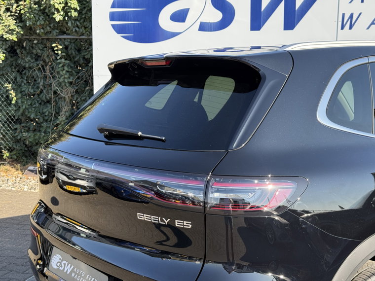 Vehicle Image 32