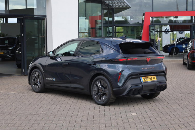 Vehicle Image 8