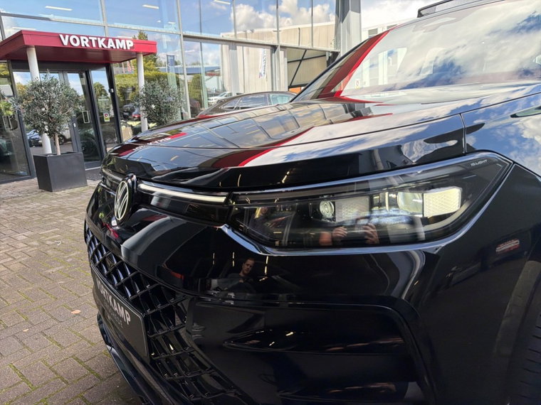 Vehicle Image 38