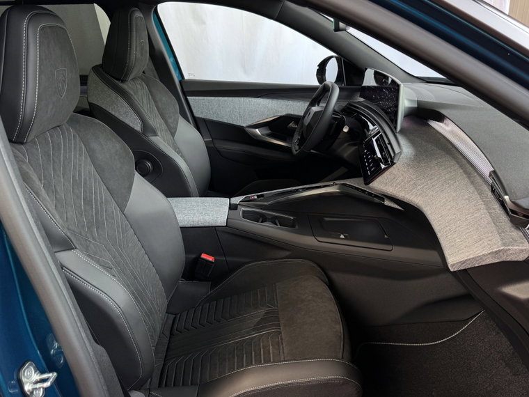 Vehicle Image 32