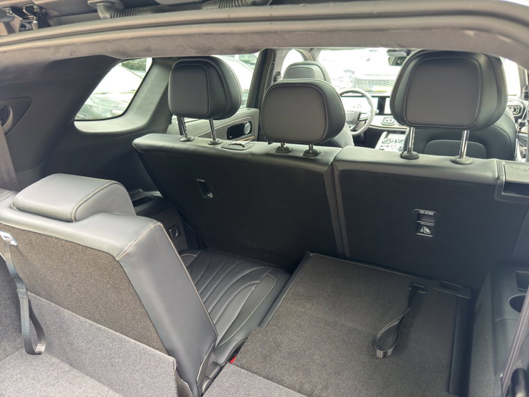 Vehicle Image 23