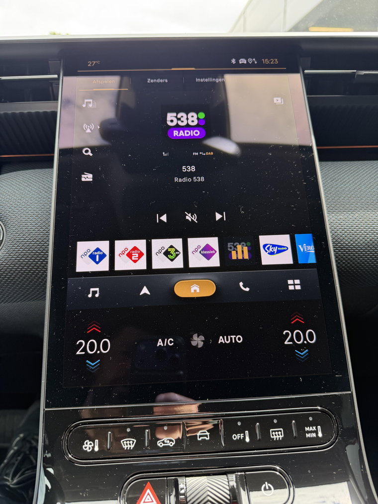 Vehicle Image 25