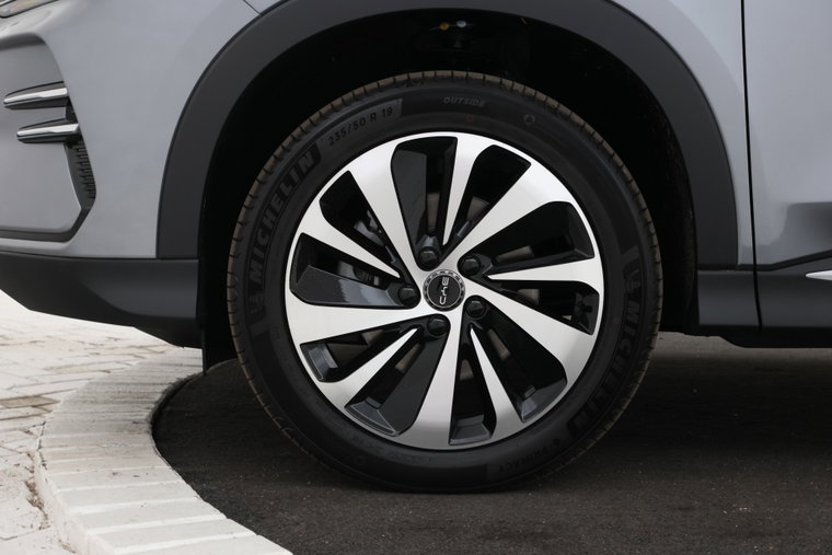 Vehicle Image 9