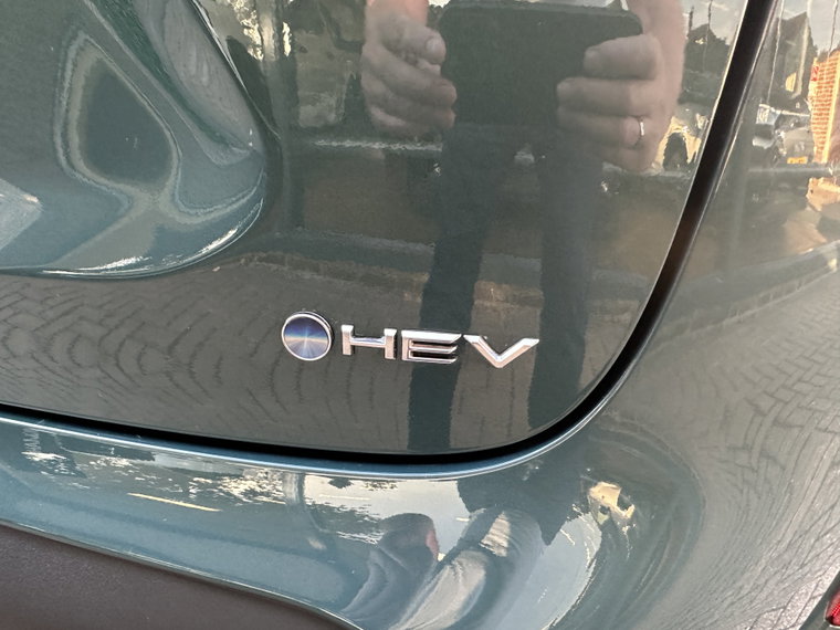 Vehicle Image 25