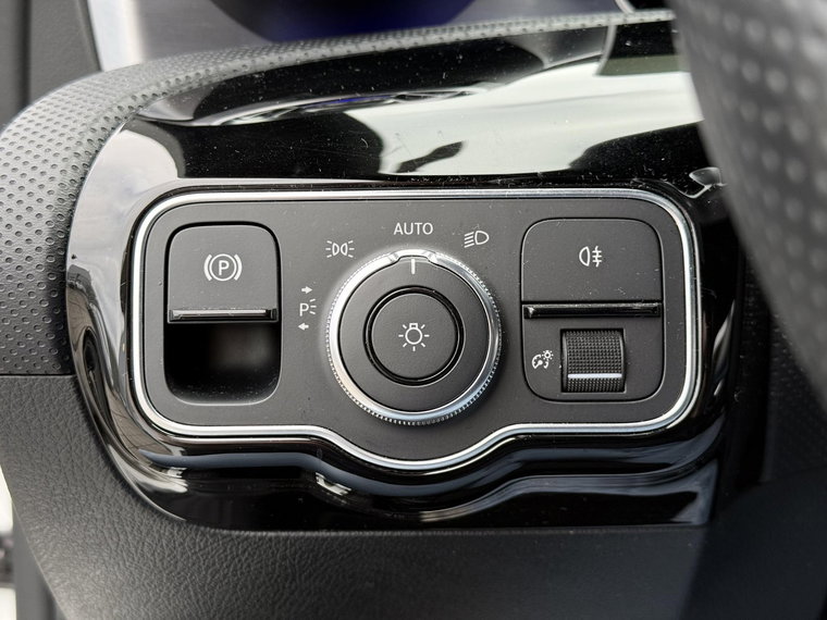 Vehicle Image 29