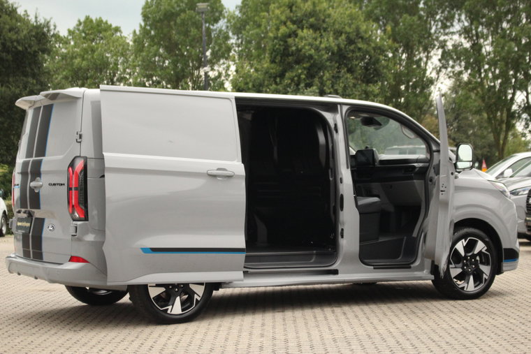 Vehicle Image 9