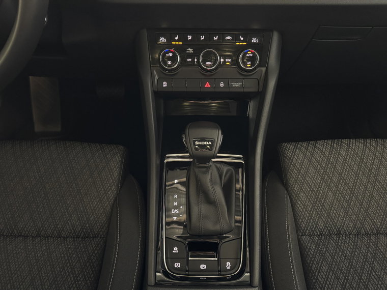 Vehicle Image 28