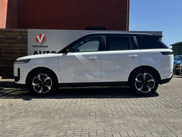 Vehicle Image 10