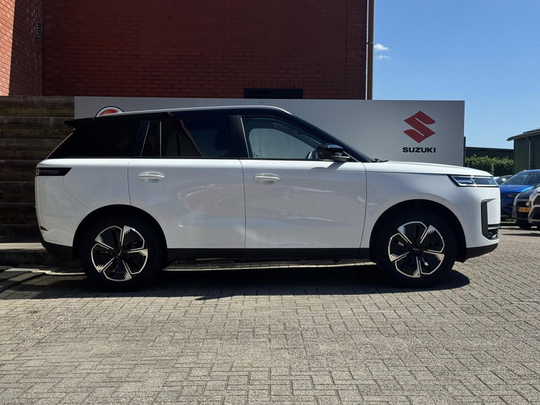 Vehicle Image 11