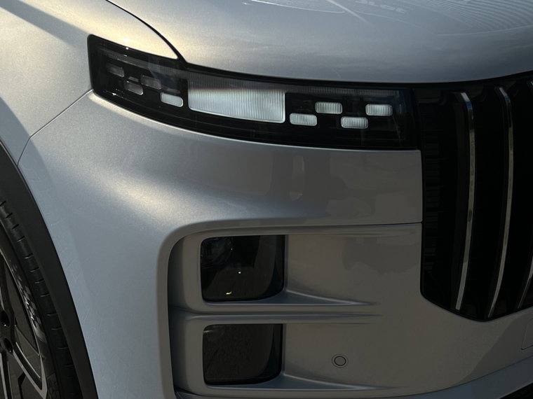 Vehicle Image 21