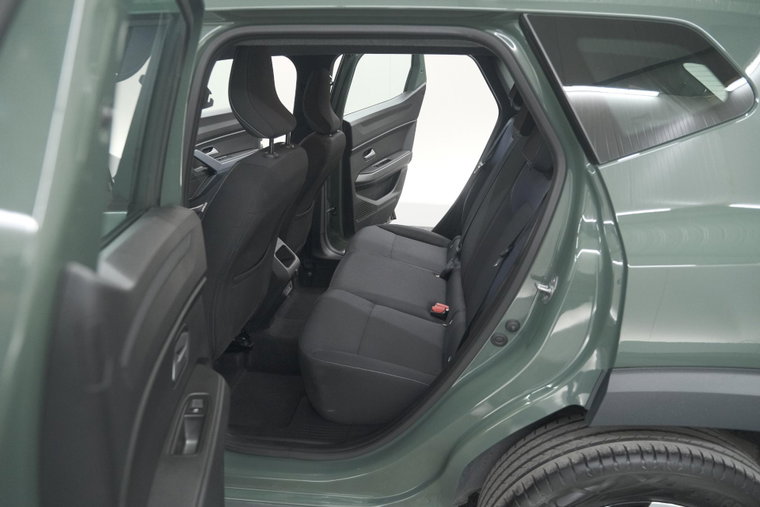 Vehicle Image 32