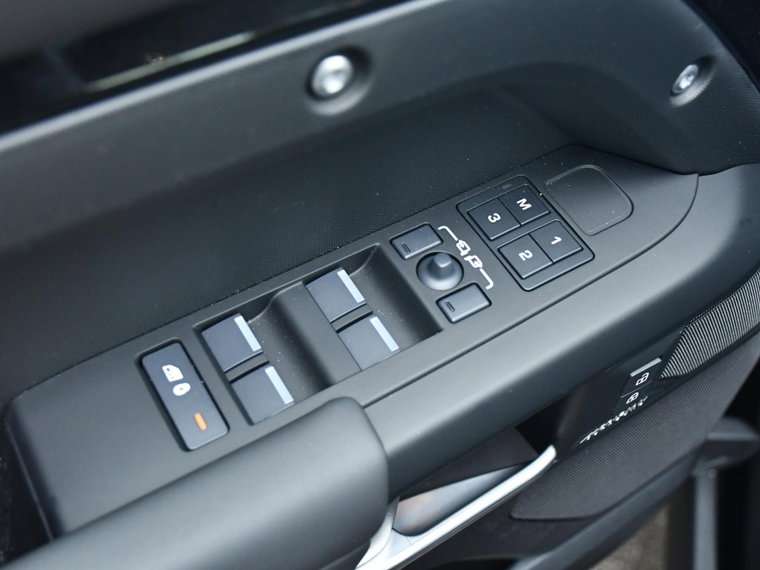 Vehicle Image 38