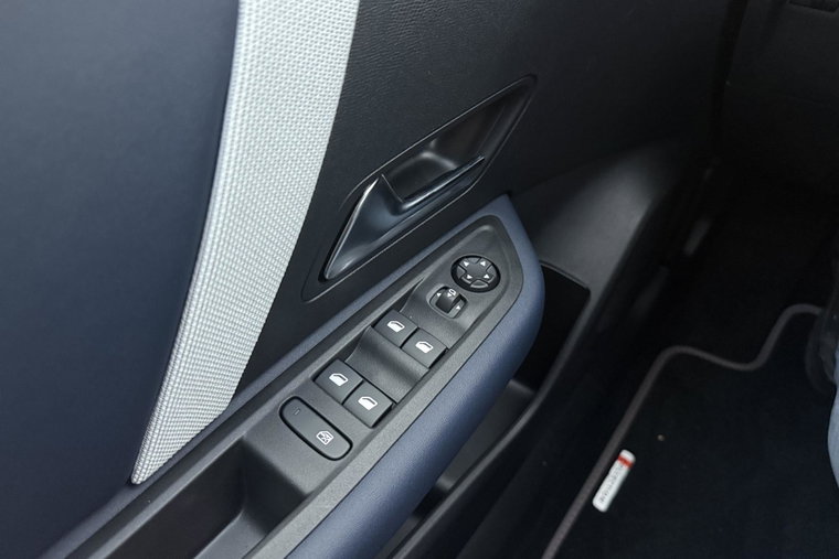 Vehicle Image 22