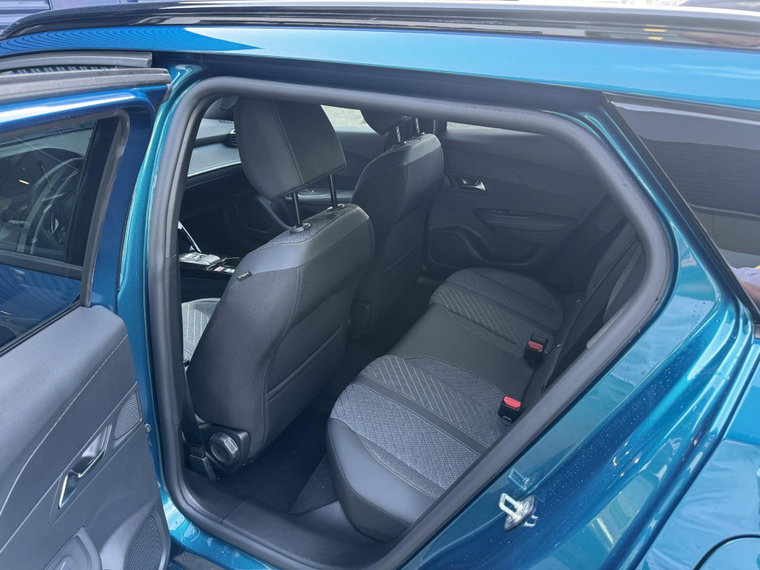 Vehicle Image 24