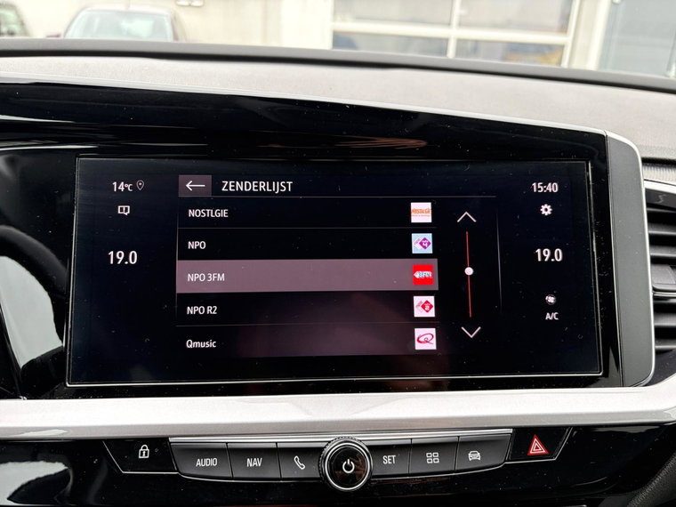 Vehicle Image 32