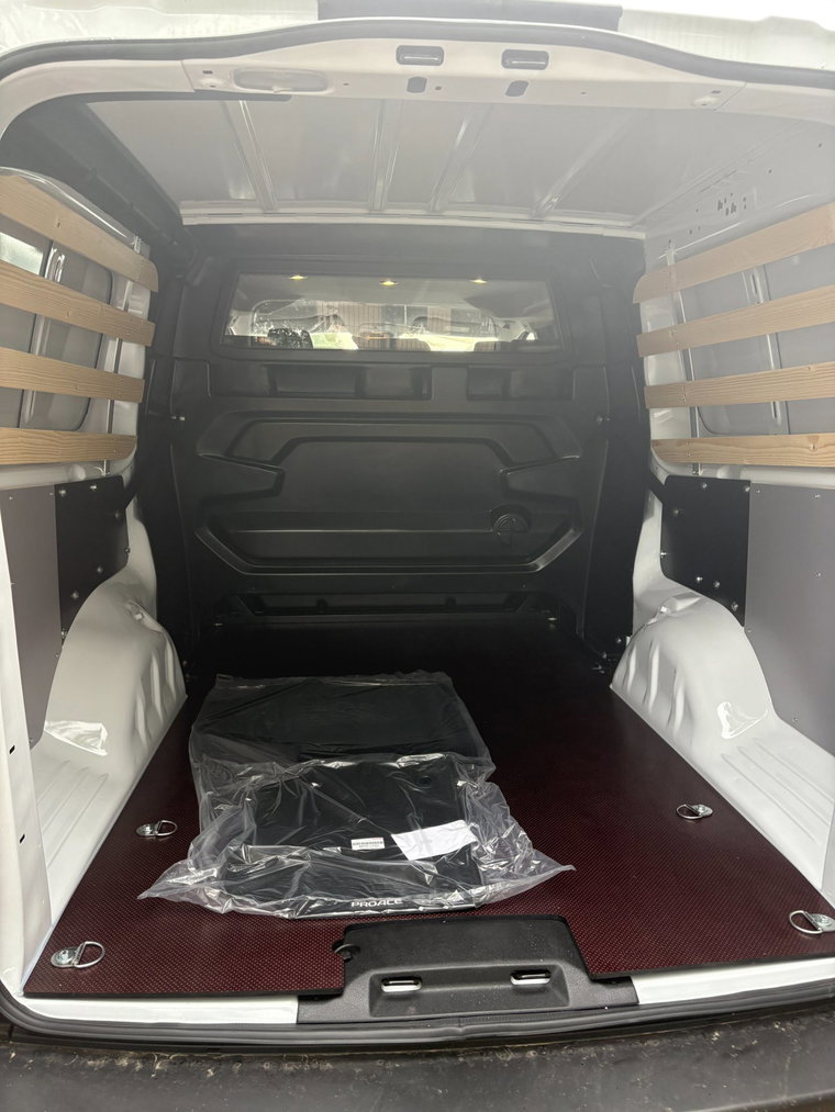 Vehicle Image 23