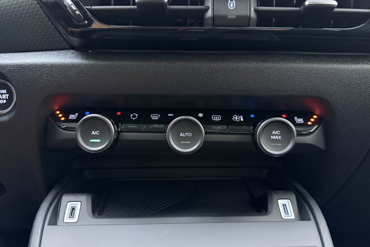 Vehicle Image 28