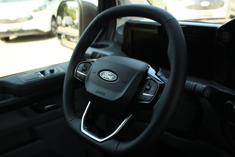 Vehicle Image 25