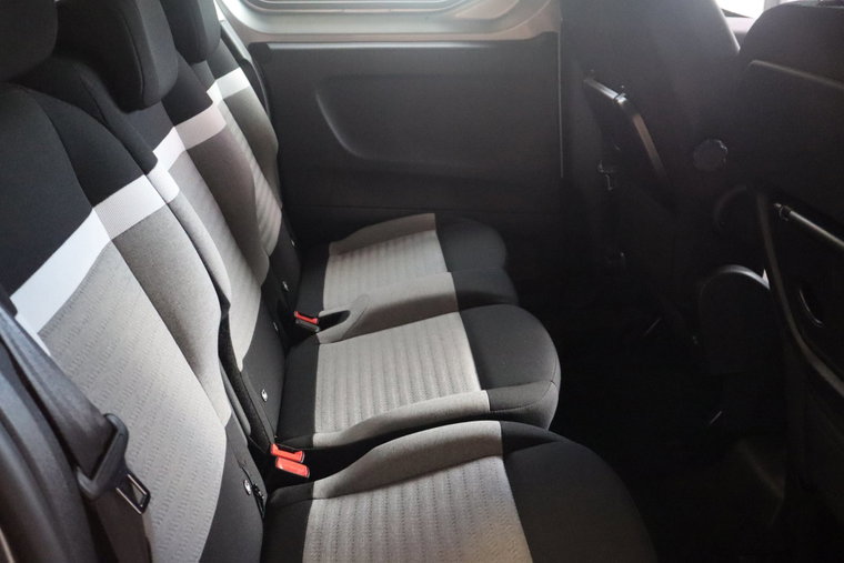 Vehicle Image 19