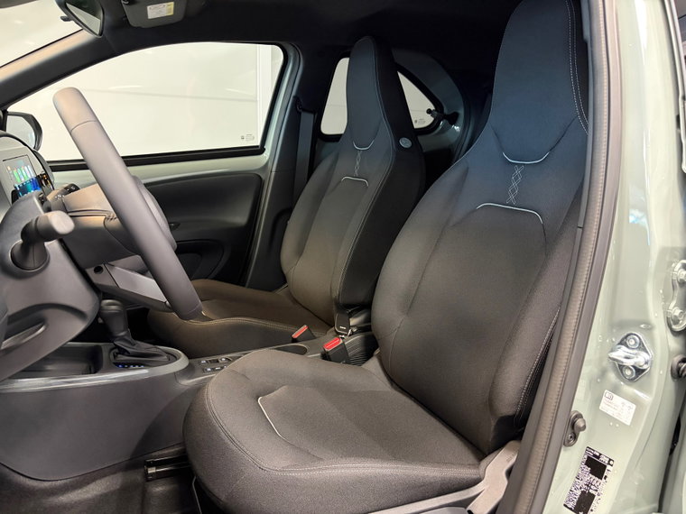 Vehicle Image 18
