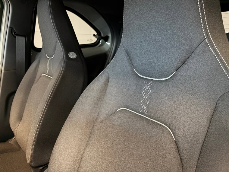 Vehicle Image 19