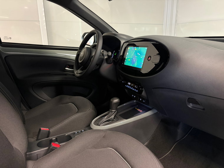 Vehicle Image 40